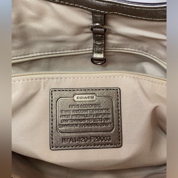 COACH SIGNATURE STRIPE SHELL PRINT large canvas SHOULDER BAG new with tags NWT - Picture 6 of 13